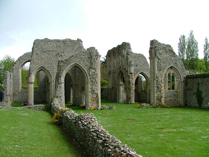 Creake Abbey: broken fleshless bones