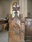 figures with rosaries - donors? vandalised angels above