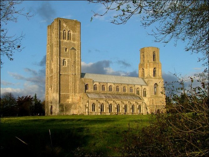 Wymondham: massive, magnificent (click to enlarge)